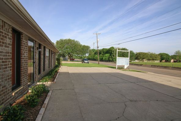 1017 W South St, Alvin, TX 77511